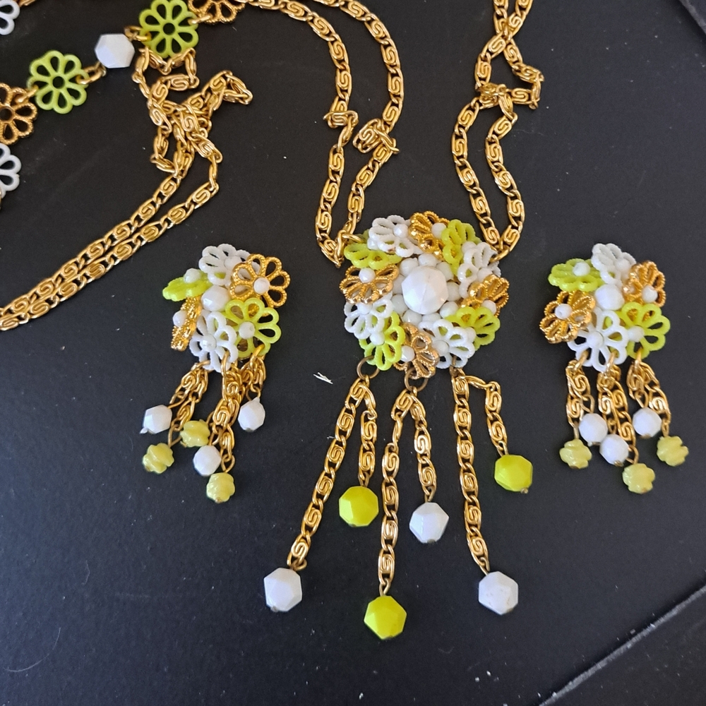 Vintage Jewelry Set - Picture 2 of 6